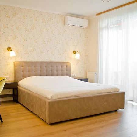 Amber Studio Oradea Appartamento Esterno foto