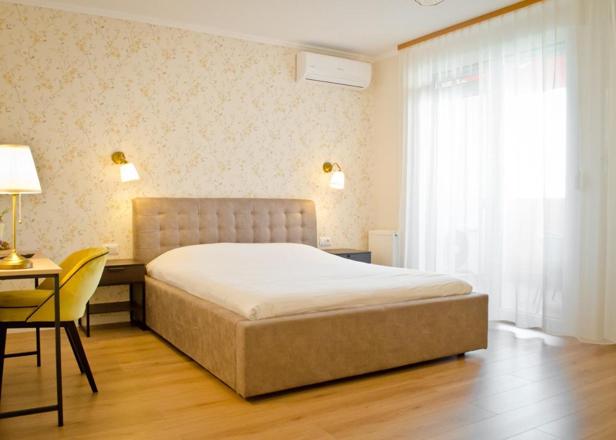 Amber Studio Oradea Appartamento Esterno foto