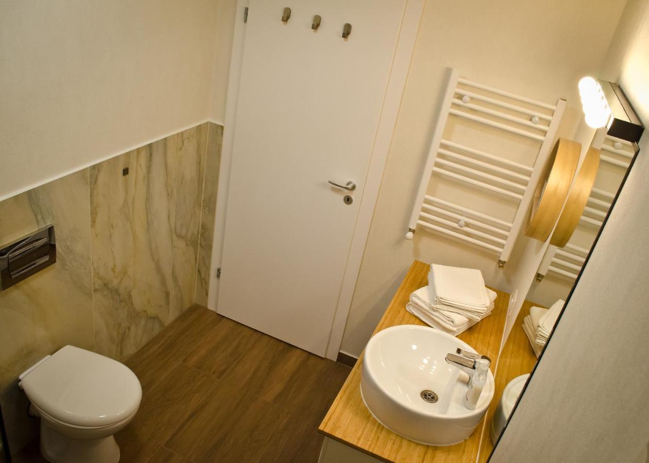 Amber Studio Oradea Appartamento Esterno foto