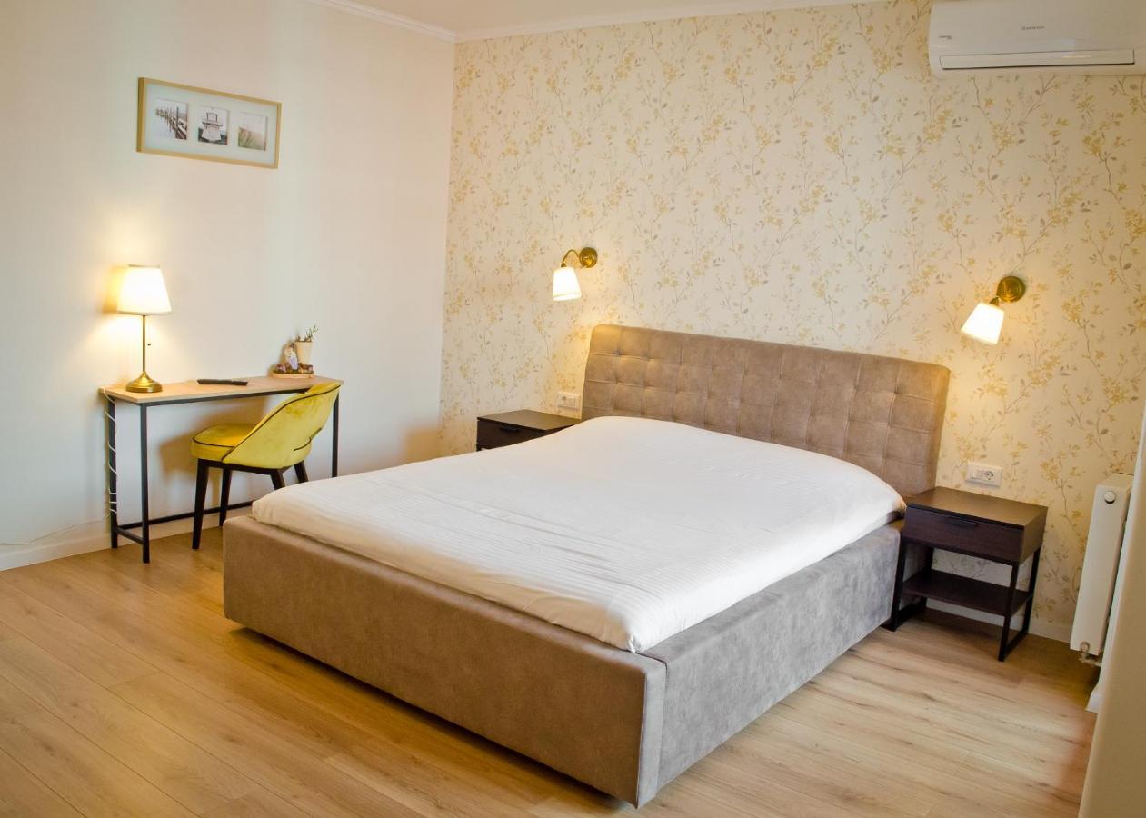 Amber Studio Oradea Appartamento Esterno foto