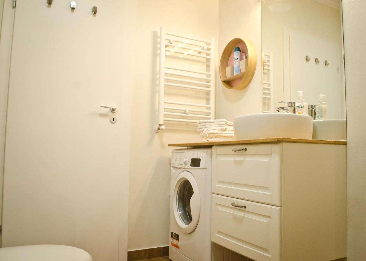 Amber Studio Oradea Appartamento Esterno foto